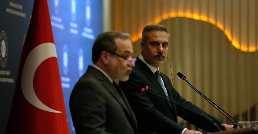 Foreign Minister Hakan Fidan (R) and his Iranian counterpart Abbas Araghchi hold a joint press conference, Istanbul, Türkiye, Jan. 30, 2026. (AP Photo)