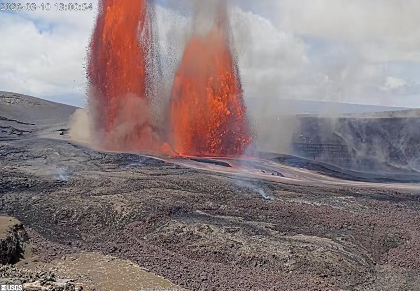 Kilauea eruption sends lava fountains 1,000 feet high in Hawaii