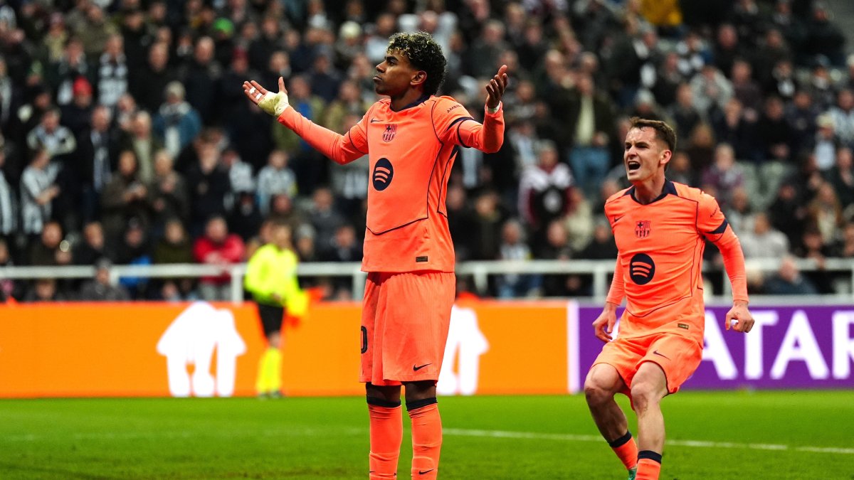 Barcelona's Lamine Yamal celebrates scoring during the Champions League round of 16 first leg match between Newcastle United and Barcelona, Newcastle, England, March 10, 2026. (AP Photo)