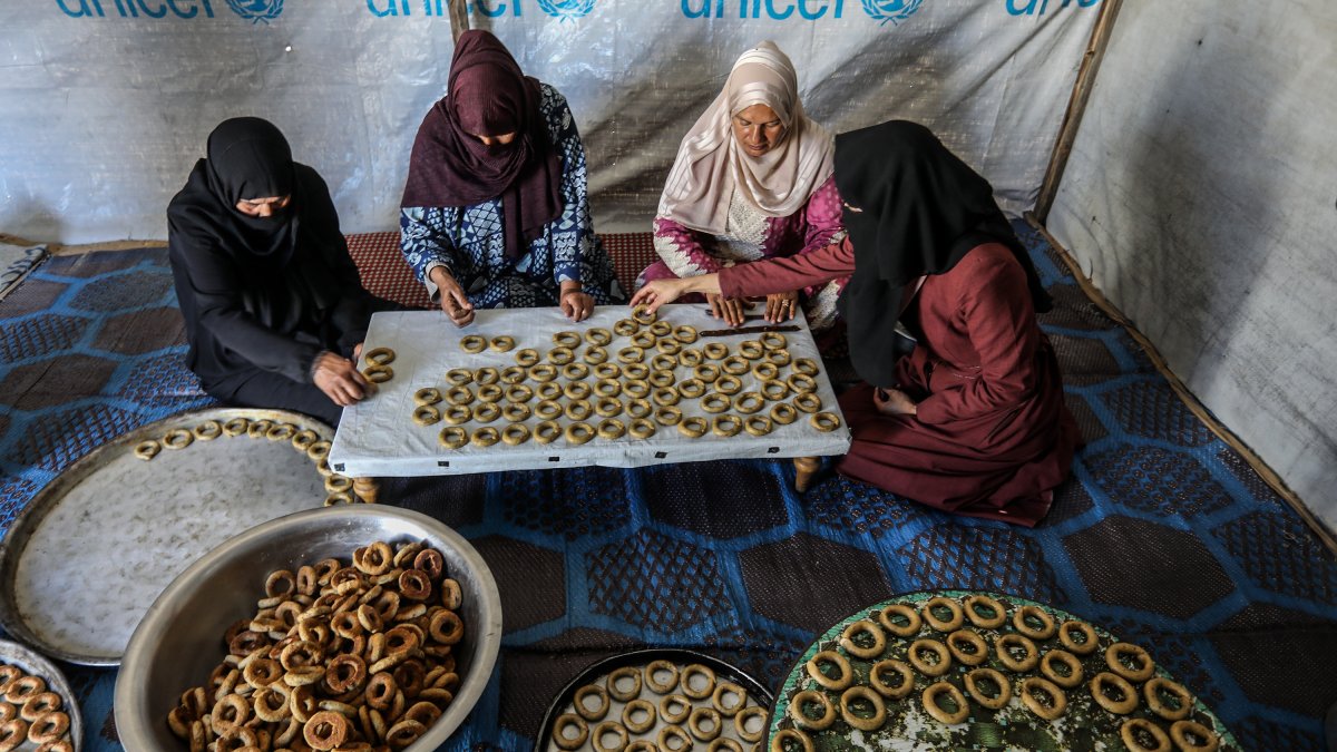Displaced Palestinian women bake Eid cookies in Gaza tent camp