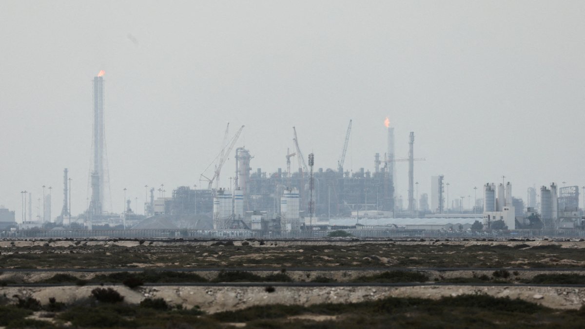 Türkiye sees no immediate risk to energy supply amid Mideast conflict