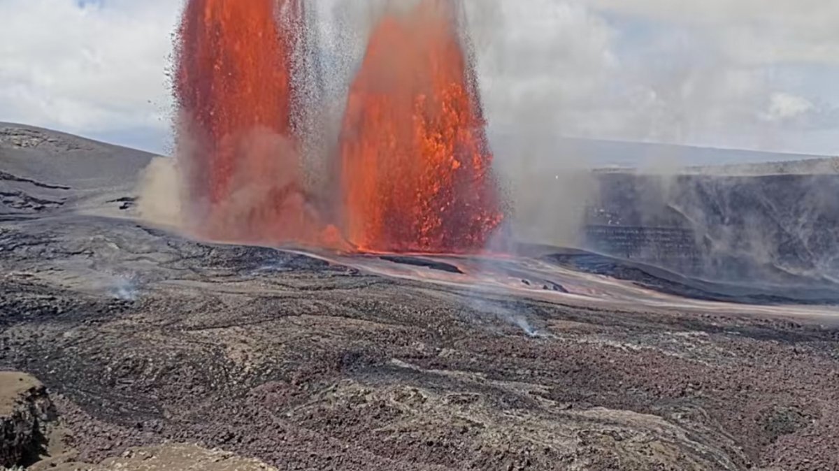 Kilauea eruption sends lava fountains 1,000 feet high in Hawaii - Daily Sabah by Associated Press