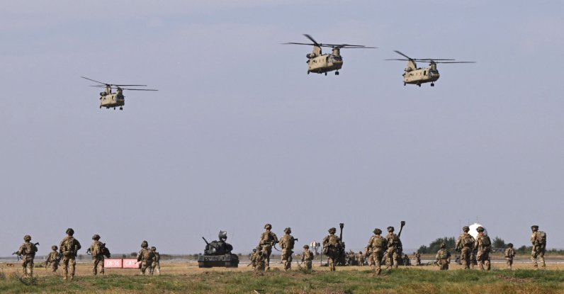 Boeing CH-47F Chinook tandem rotor helicopters (Vertol) and military personnel of the U.S. Army's 101st Airborne Division perform during a demonstration drill at Mihail Kogalniceanu Airbase near Constanta, Romania, July 30, 2022. (AFP File Photo)