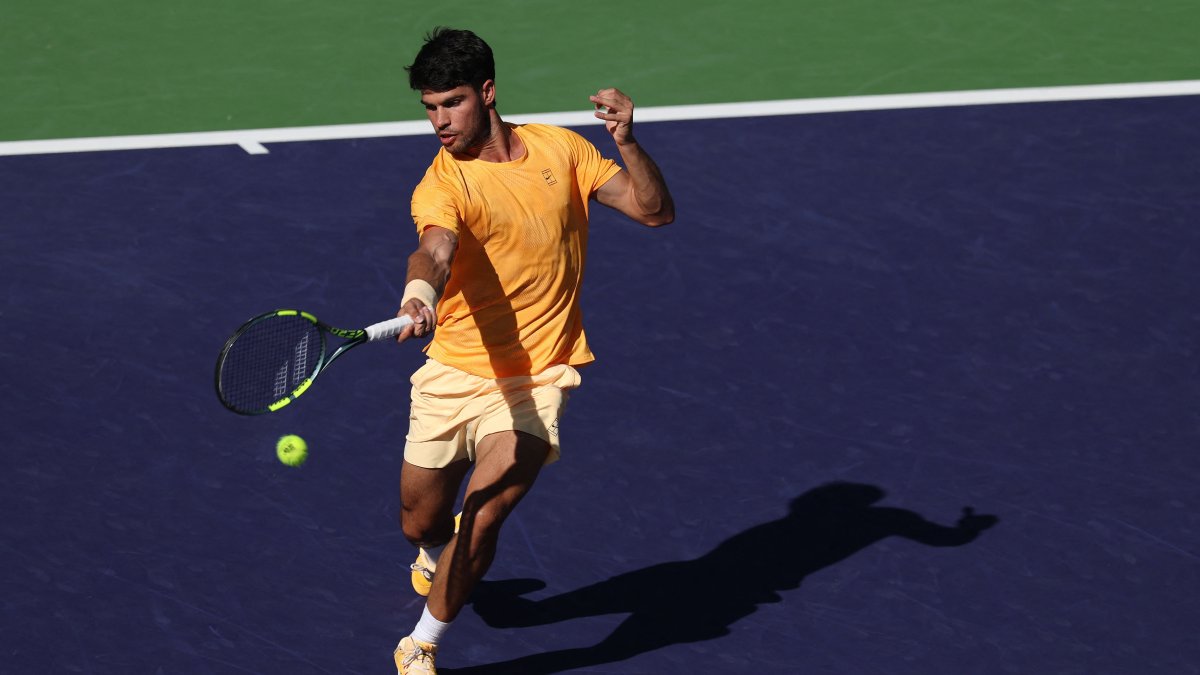 Carlos Alcaraz of Spain plays a forehand against Norway's Casper Ruud during their fourth-round match at the BNP Paribas Open at the Indian Wells Tennis Garden, Indian Wells, U.S., March 11, 2026. (AFP Photo)