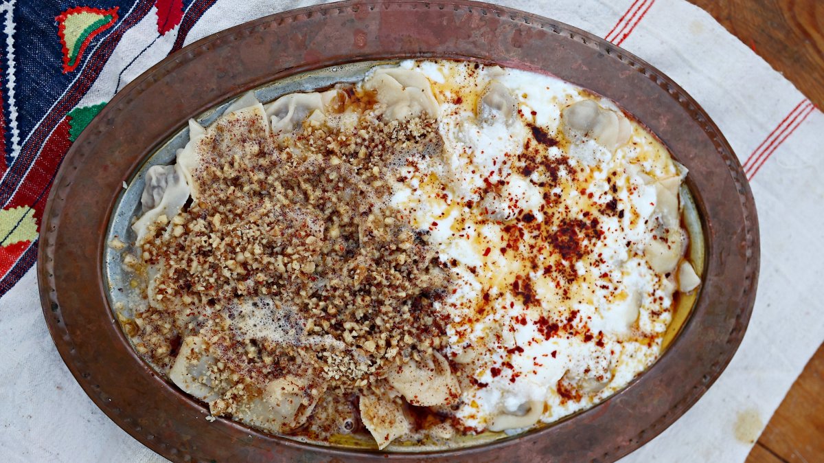 A plate of Sinop mantı displayed on a table, Sinop, northern Türkiye, Aug. 13, 2025. (AA Photo)