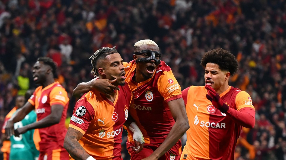 Galatasaray's Mario Lemina (L) celebrates with teammates Victor Osimhen (C) and Gabriel Gomes Sara after scoring the opening goal during the UEFA Champions League round of 16 first leg football match against Liverpool at the Ali Sami Yen Sports Complex, Istanbul, Türkiye, March 10, 2026. (AFP Photo)