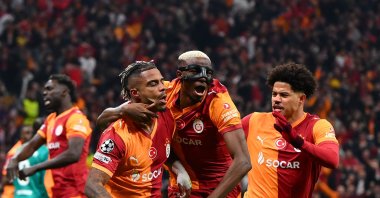 Galatasaray's Mario Lemina (L) celebrates with teammates Victor Osimhen (C) and Gabriel Gomes Sara after scoring the opening goal during the UEFA Champions League round of 16 first leg football match against Liverpool at the Ali Sami Yen Sports Complex, Istanbul, Türkiye, March 10, 2026. (AFP Photo)