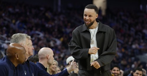 Golden State Warriors guard Stephen Curry (R) reacts after Golden State Warriors guard Gary Payton II shot a three-point basket against the Denver Nuggets during the second half of the NBA game between the Denver Nuggets and the Golden State Warriors, San Francisco, U.S., Feb. 22, 2026. (EPA Photo)
