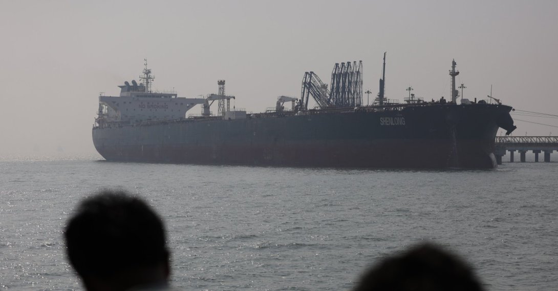 The Liberia‑flagged tanker Shenlong, carrying crude oil from Saudi Arabia to India via the Strait of Hormuz, arrives at Mumbai Port in Mumbai, India, March 12, 2026. (EPA Photo)