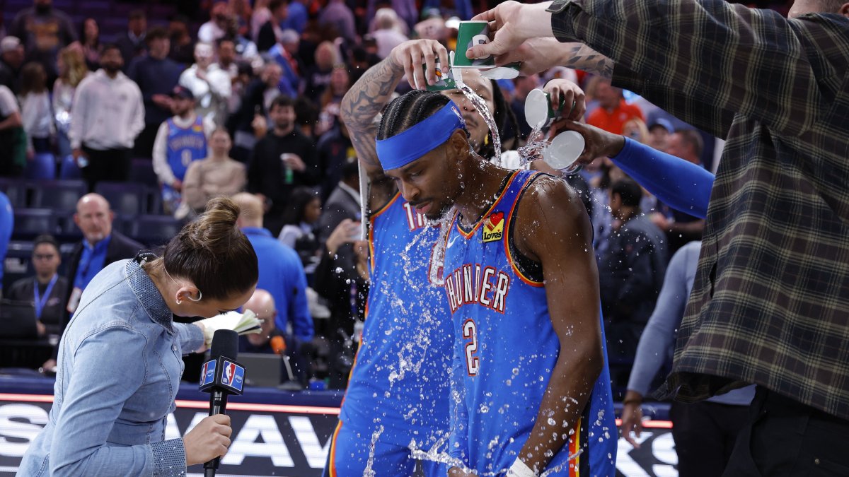 Oklahoma City Thunder's Shai Gilgeous-Alexander is doused with water by a teammate at the end of the fourth quarter against the Boston Celtics at Paycom Center, Oklahoma City, U.S., March 12, 2026. (AFP Photo)
