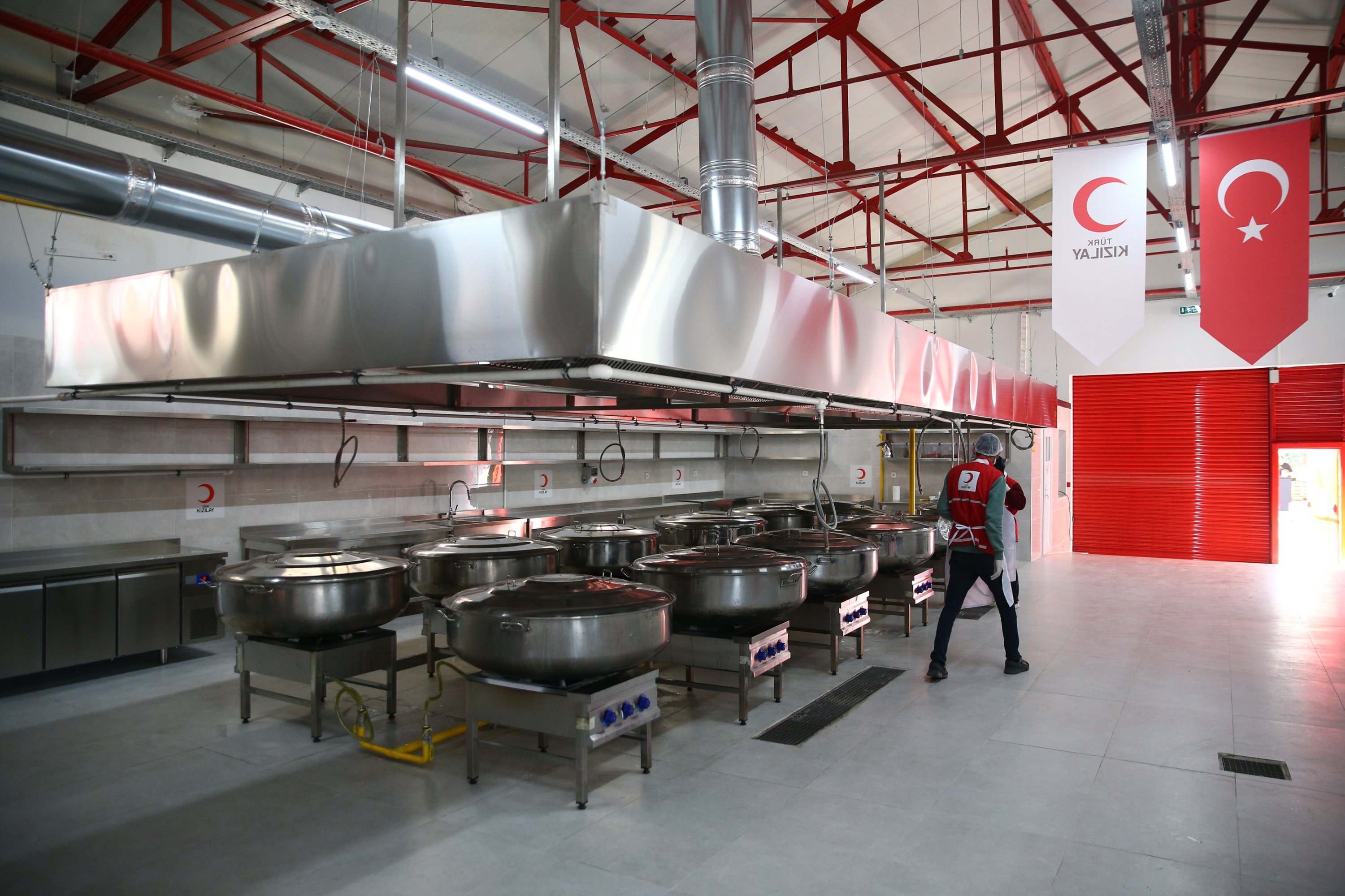 Kızılay opens Adana soup kitchen in S Türkiye to expand food aid