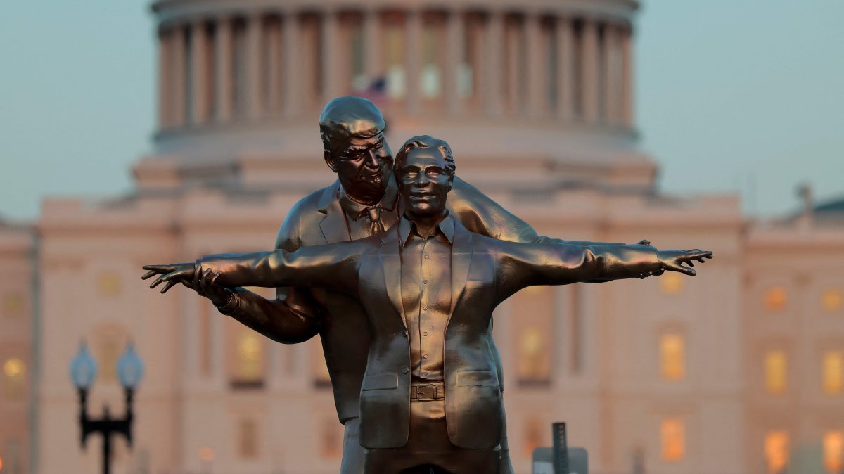 A "Titanic"-themed satirical statue of U.S. President Donald Trump and late convicted sex offender Jeffrey Epstein is displayed on the National Mall, Washington, U.S., March 10, 2026. (AFP Photo)