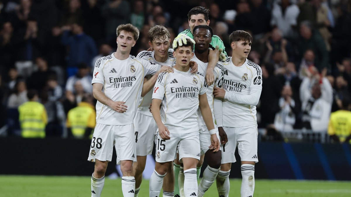 Real Madrid's Arda Güler (C) is congratulated by his teammates after scoring a goal in a La Liga match against Elche CF, Madrid, Spain, March 14, 2026. (EPA Photo)