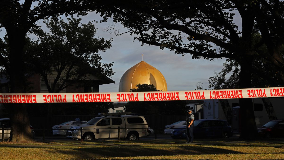A police officer stands guard in front of the Masjid Al-Noor Mosque, where an anti-Muslim terror attack took place, in Christchurch, New Zealand, March 17, 2019. (AP Photo)