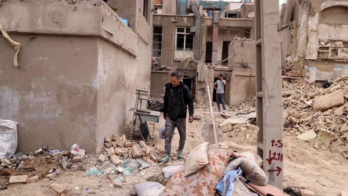 An Iranian collects his belongings from destroyed buildings following a military strike on the capital Tehran, Iran, March 15, 2026. (AFP Photo)