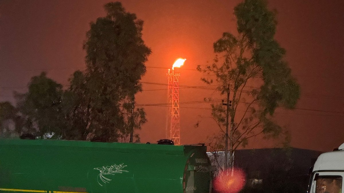A gas flare burns at the Lanaz refinery after it was targeted by a drone strike, in Erbil, Iraq, March 14, 2026. (Reuters Photo)
