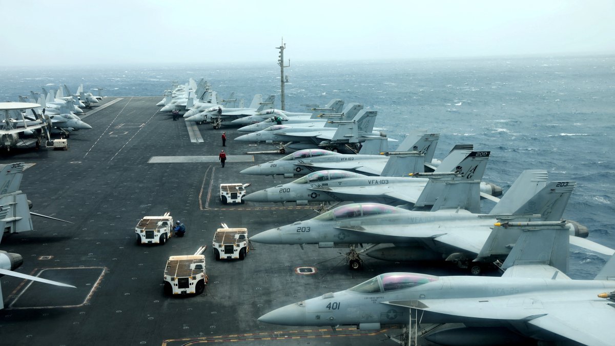 F/A-18F aircrafts are seen on the deck of USS Abraham Lincoln in the Gulf of Oman near the Strait of Hormuz, July 15, 2019. (Reuters Photo)