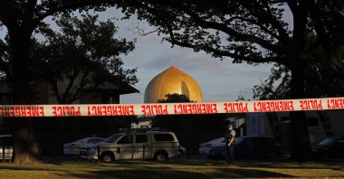 A police officer stands guard in front of the Masjid Al-Noor Mosque, where an anti-Muslim terror attack took place, in Christchurch, New Zealand, March 17, 2019. (AP Photo)