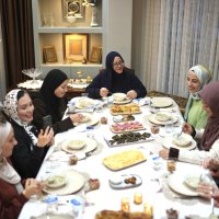 Muslim women from Spain, Argentina and Colombia share Ramadan iftar at a Turkish family’s home, Istanbul, Türkiye, March 9, 2026. (AA Photo)