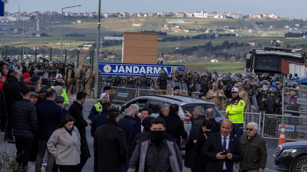 Security personnel stand guard at the entrance of the Marmara-Silivri Prison and Courthouse Complex where Ekrem Imamoğlu appears at his first hearing in a corruption trial, Istanbul, Türkiye, March 9, 2026. (Reuters Photo)