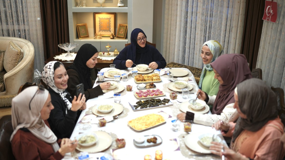 Muslim women from Spain, Argentina and Colombia share Ramadan iftar at a Turkish family’s home, Istanbul, Türkiye, March 9, 2026. (AA Photo)