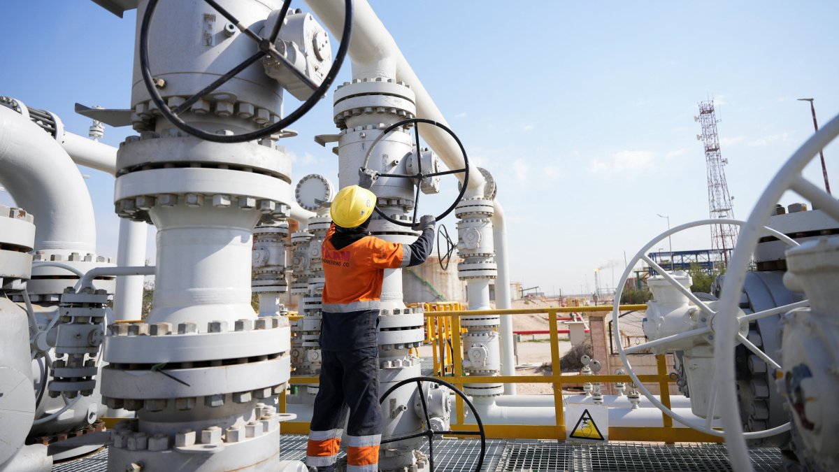 A worker operates valves at the Rumaila oil field, as the country cuts nearly 1.5 million barrels per day of output amid halted exports following the closure of the Strait of Hormuz, in Basra, Iraq, March 4, 2026. (Reuters Photo)