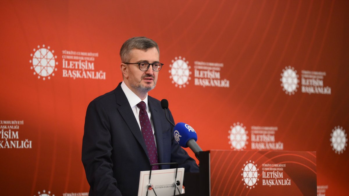 Communications Director Burhanettin Duran speaks at an event with journalists in Istanbul, March 14, 2026. (AA Photo)