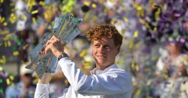 Italy's Jannik Sinner celebrates with the championship trophy after defeating Russia's Daniil Medvedev in the men’s final of the BNP Paribas Open at the Indian Wells Tennis Garden, Indian Wells, U.S., March 15, 2026. (AFP Photo)
