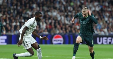 Manchester City's Erling Haaland (R) is challenged by Real Madrid's Antonio Ruediger during the UEFA Champions League last 16 first leg football match at Santiago Bernabeu Stadium, Madrid, Spain, March 11, 2026. (AFP Photo)
