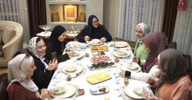Muslim women from Spain, Argentina and Colombia share Ramadan iftar at a Turkish family’s home, Istanbul, Türkiye, March 9, 2026. (AA Photo)
