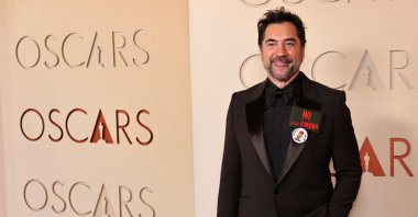 Javier Bardem wears a pin in support of Palestinians and a patch that reads "No to war" as he poses on the red carpet during the Oscars arrivals at the 98th Academy Awards in Hollywood, Los Angeles, California, U.S., March 15, 2026. (Reuters Photo)