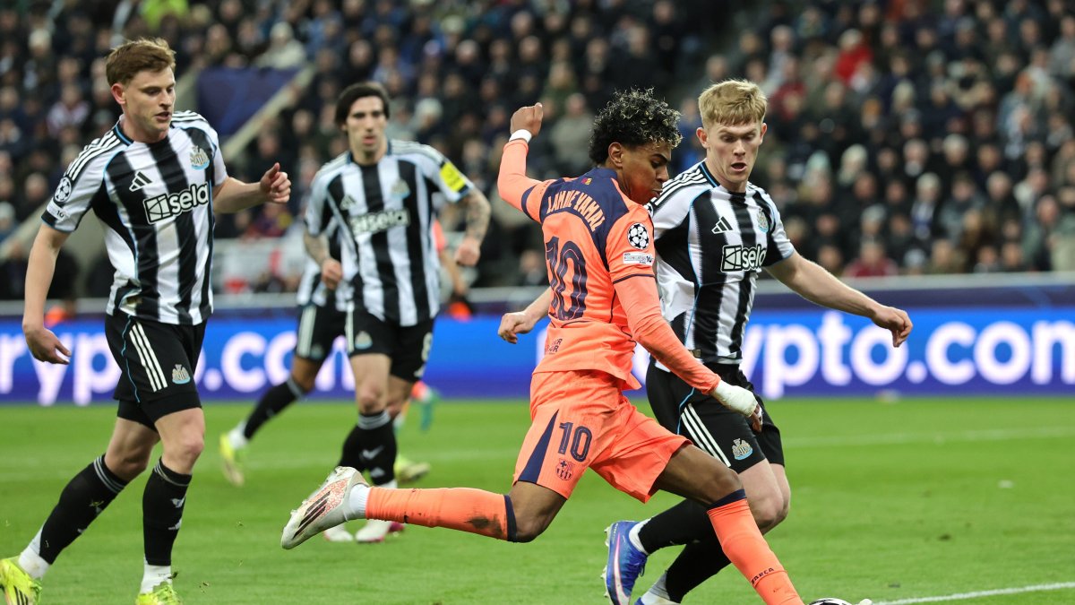 Barcelona's Lamine Yamal attempts a shot towards goal during the Champions League round of 16 first leg match between Newcastle United and Barcelona, Newcastle, U.K, March 10, 2026. (AP Photo)