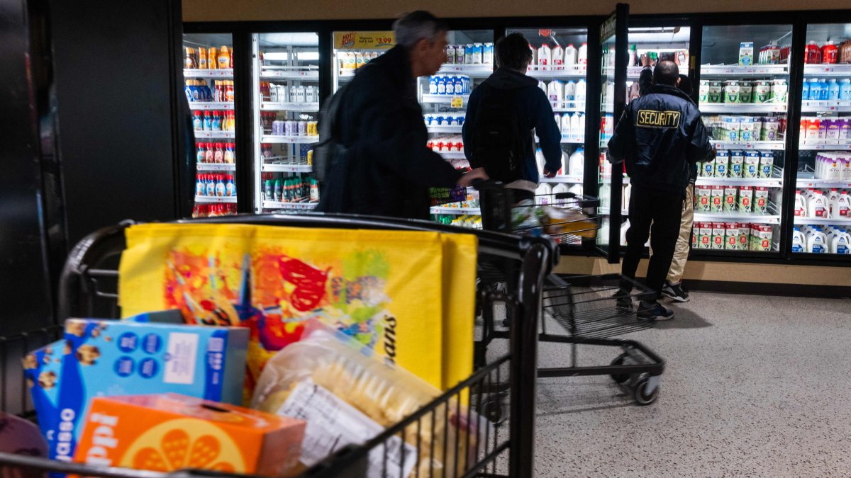People shop at a grocery store in Manhattan, New York City, U.S., Feb. 27, 2026. (AFP Photo)