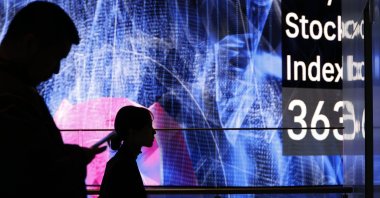 The Nikkei Stock Average continued to fall, at one point dropping more than 1,100 points from the previous day. Investors' sentiment worsened following the surge of crude oil prices amid the Middle East conflict, Tokyo, Japan, March 13, 2026. (EPA Photo)