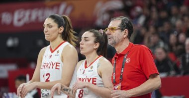 Türkiye’s Women’s National Basketball Team head coach Andrea Mazzon (R) watches the team during the FIBA Women’s World Cup Qualifiers Group C match against Australia at Turkcell Basketball Development Center, Istanbul, Türkiye, March 15, 2026. (AA Photo)
