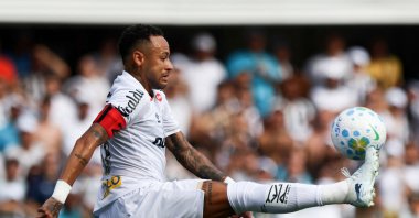 Santos' Neymar in action during the Brasileiro Championship match against Corinthians at Estadio Urbano Caldeira in Santos, Brazil, Mar. 15, 2026. (Reuters Photo)
