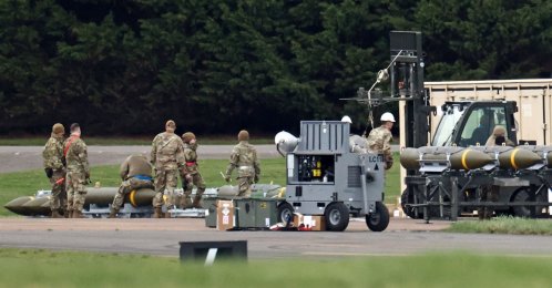 Members of the U.S. Air Force (USAF) prepare munitions at RAF Fairford in south-west England on March 10, 2026. (AFP Photo)