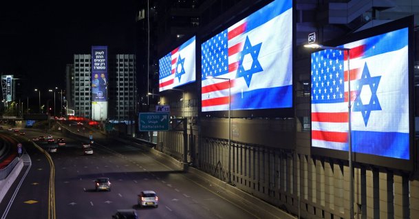 Traffic moves past the giant screens installed along the highway displaying the national flags of the U.S. and Israel, Tel Aviv, Israel, March 4, 2026. (AFP Photo)