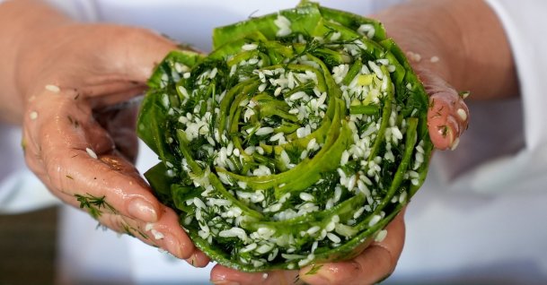 Chef shows a stuffed artichoke to the camera, Izmir, Türkiye, Jan. 7, 2026. (AA Photo)