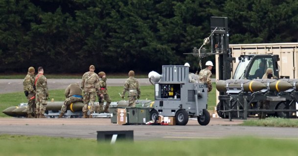 Members of the U.S. Air Force (USAF) prepare munitions at RAF Fairford in south-west England on March 10, 2026. (AFP Photo)