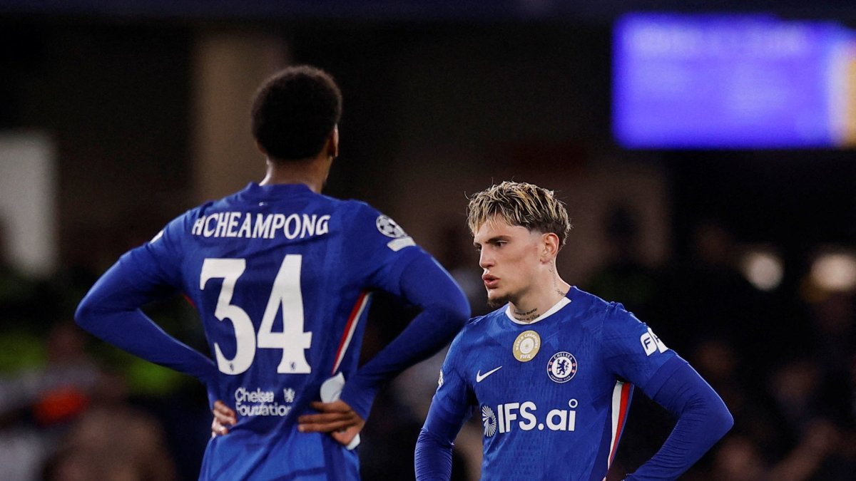 Chelsea's Alejandro Garnacho (R) looks dejected after the UEFA Champions League round of 16 second-leg match against Paris Saint-Germain at Stamford Bridge, London, U.K., March 17, 2026. (Reuters Photo)
