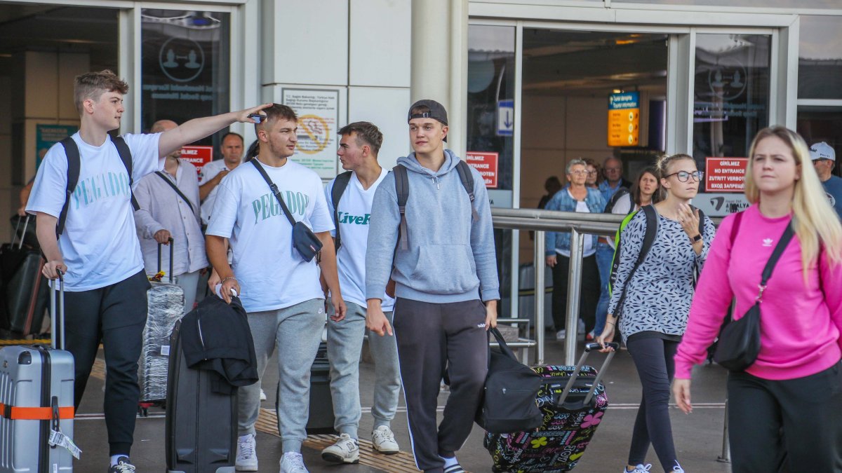 Türkiye still top destination for Russian tourists despite Iran war