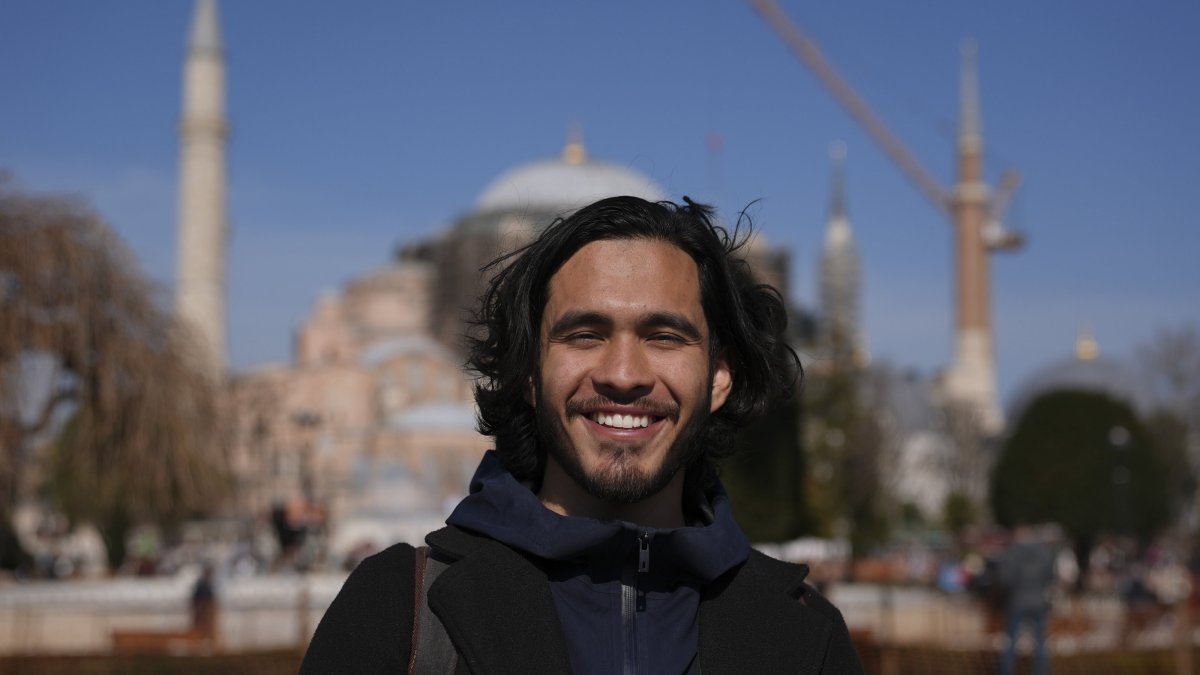 Roberto poses for a photo near Hagia Sofia Grand Mosque during Ramadan, Istanbul, Türkiye, March 17, 2026. (AA Photo)