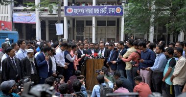 Public prosecutor Khan Moinul Hasan addresses the media outside a court after the court announced the verdict on British parliamentarian and former minister Tulip Siddiq, her aunt and former Bangladesh Prime Minister Sheikh Hasina, and Hasina's sister Sheikh Rehana, Dhaka, Bangladesh, Dec. 1, 2025. (Reuters File Photo)