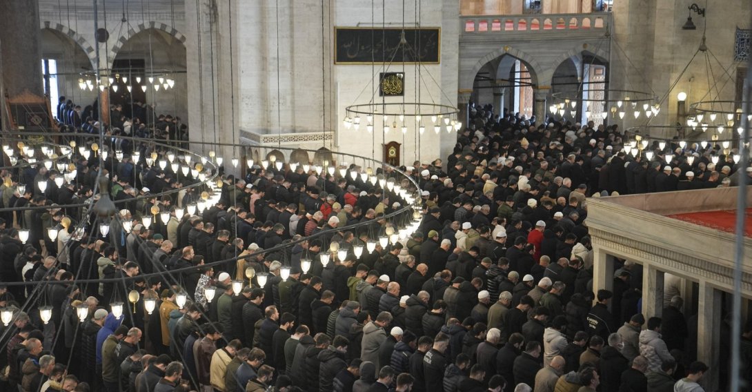 Worshippers attend the last Friday prayer of Ramadan at Süleymaniye Mosque, Istanbul, Türkiye, March 13, 2026. (AA Photo)