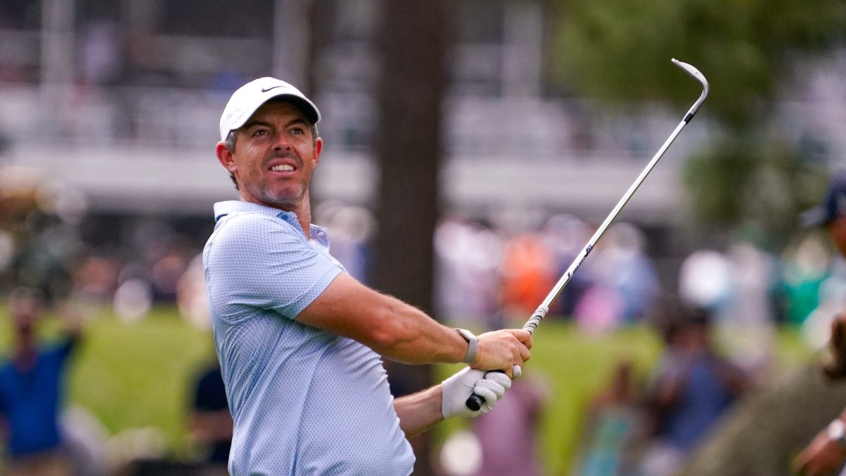 Rory McIlroy watches his approach shot to the 15th hole during the final round of THE PLAYERS Championship at Ponte Vedra Beach, U.S., March 15, 2026. (Reuters Photo)
