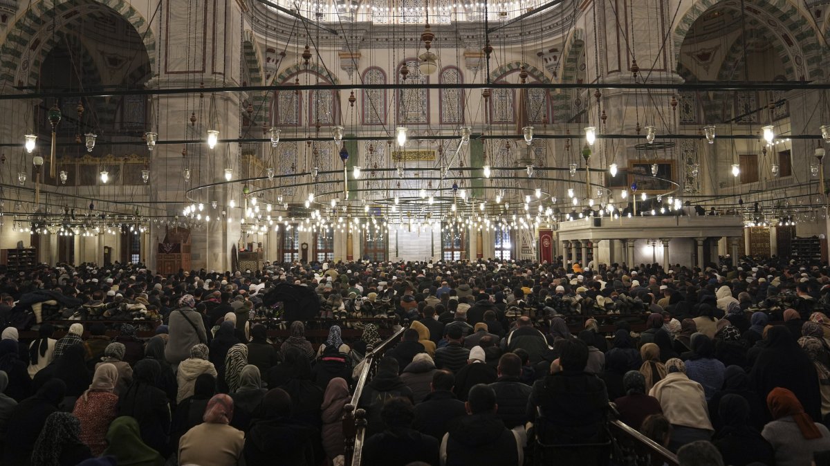 Citizens pray and make supplications at Fatih Mosque, Istanbul, Türkiye, March 16, 2026. (AA Photo)