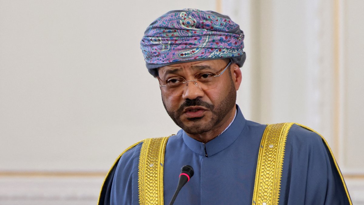 Oman's Foreign Minister Sayyid Badr al-Busaidi attends a joint press conference with the Iranian Foreign Minister in Tehran, Dec. 30, 2024. (AFP File Photo)