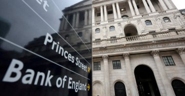 A direction sign is seen near the Bank of England building in London, Britain, Feb. 3, 2025. (Reuters Photo)