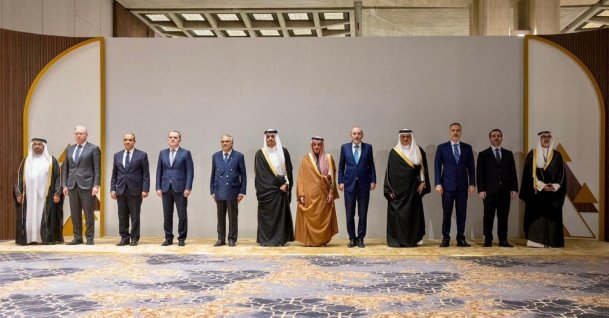 A group photo of Arab and Muslim-majority countries' foreign ministers during a meeting on regional security in Riyadh, Saudi Arabia, March 19, 2026. (Reuters Photo)